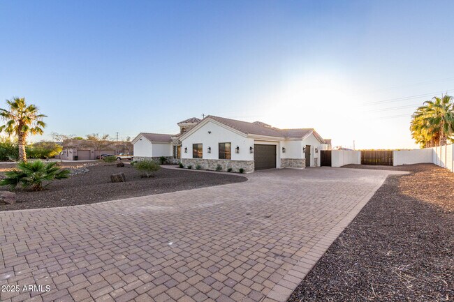 Building Photo - 2506 S 186th Dr