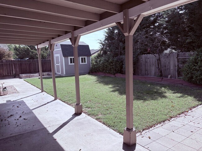 Building Photo - Beautiful Home in Atwater with Solar