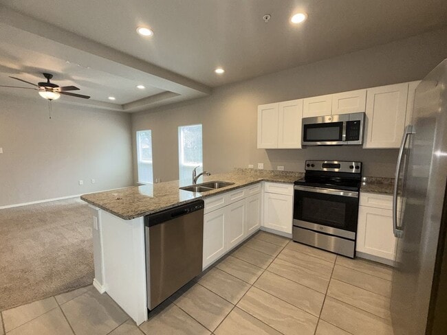 Building Photo - Quick access Ft. Sam, Randolph, and the airport