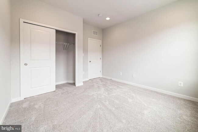 Building Photo - 6227 Almerico Pl