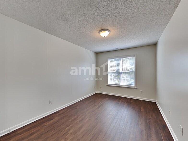 Building Photo - 5464 Grand Traverse Dr