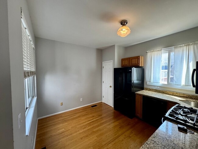Building Photo - 5776 Kingsbury Pl