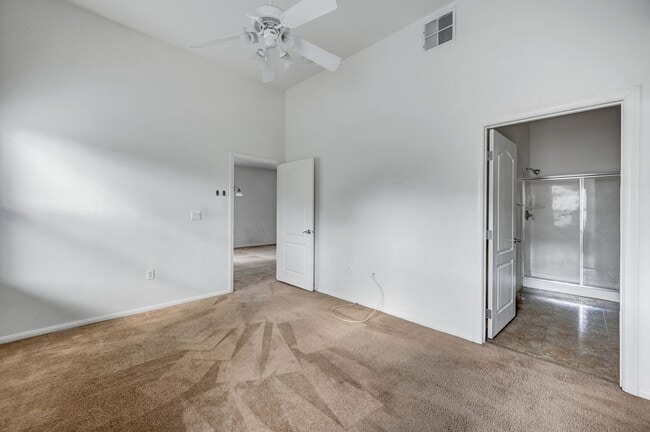 Building Photo - Second Story Condo with Open Floor Plan and Granite Counters