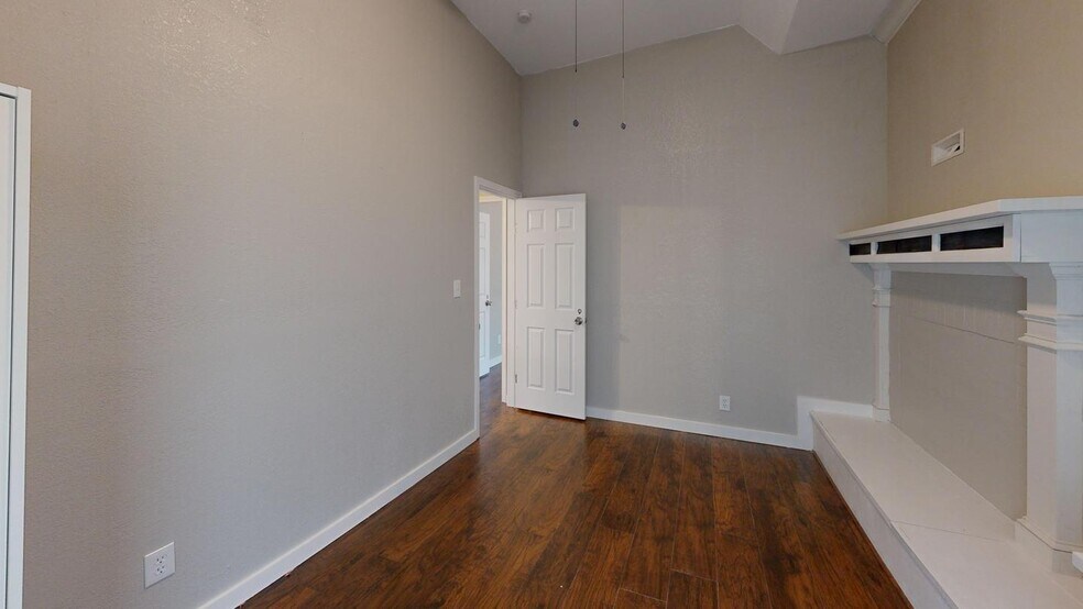 Building Photo - 1317 Killian Dr