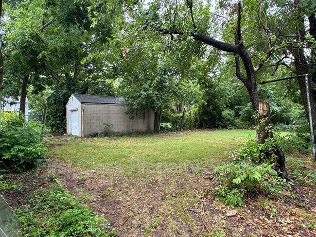 Building Photo - 1904 NE 25th St