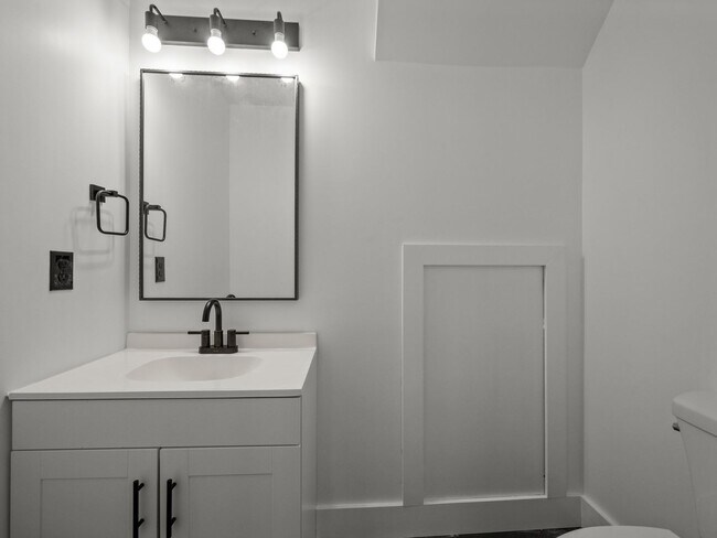 Building Photo - 635 Myrtlewood Cir