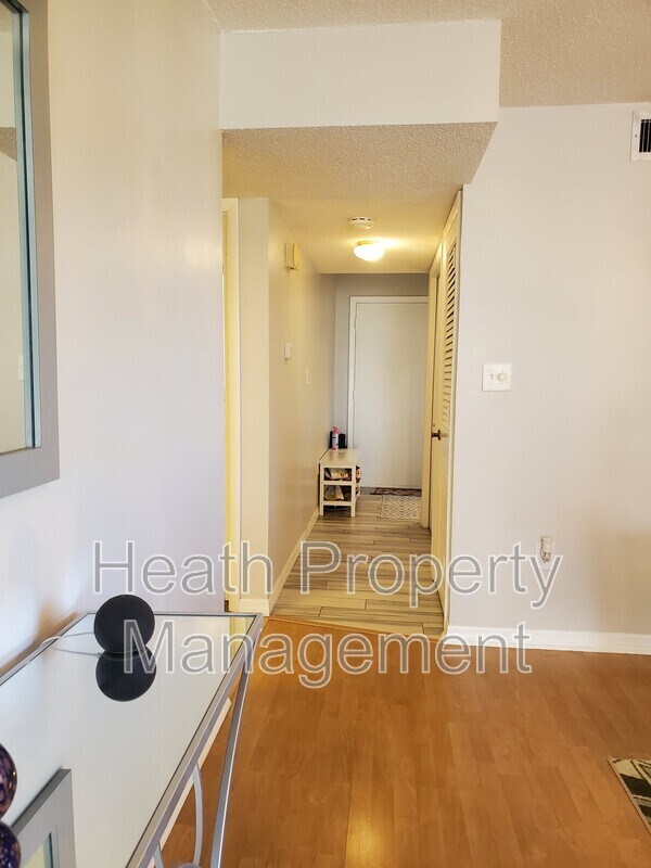 Building Photo - 1012 Pearce Dr