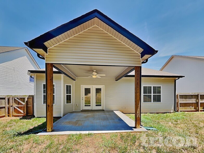 Building Photo - 476 Woodtrace Dr