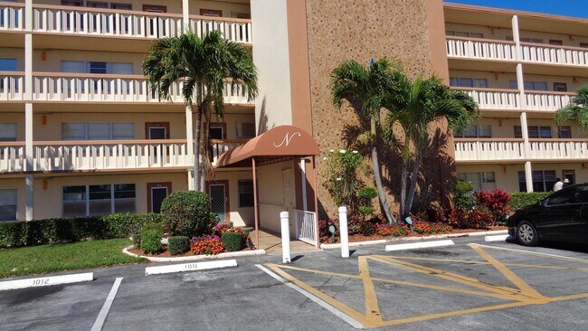 Building Photo - 4028 Newcastle B