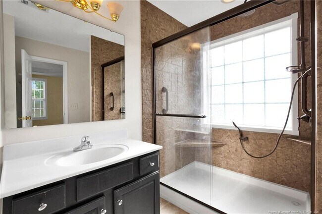 Building Photo - 75 Countess Ct