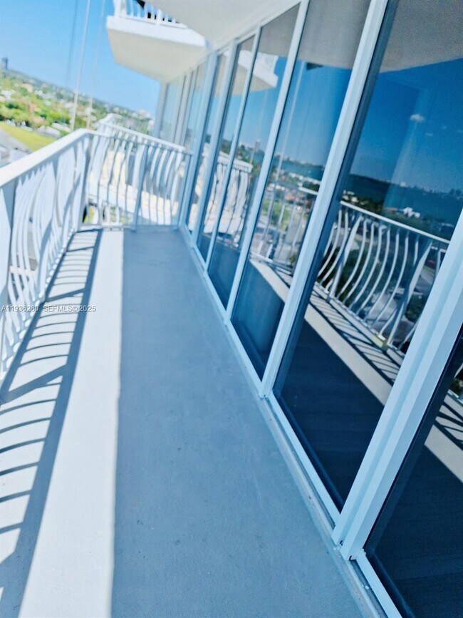 Building Photo - 7601 E Treasure Dr