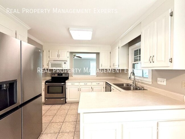 Building Photo - 9315 Pebble Creek Way