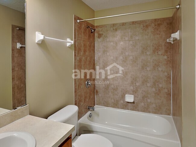 Building Photo - 2110 Thorn Hollow Ct