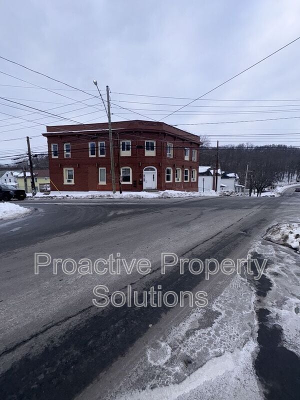 Building Photo - 730 N Main St