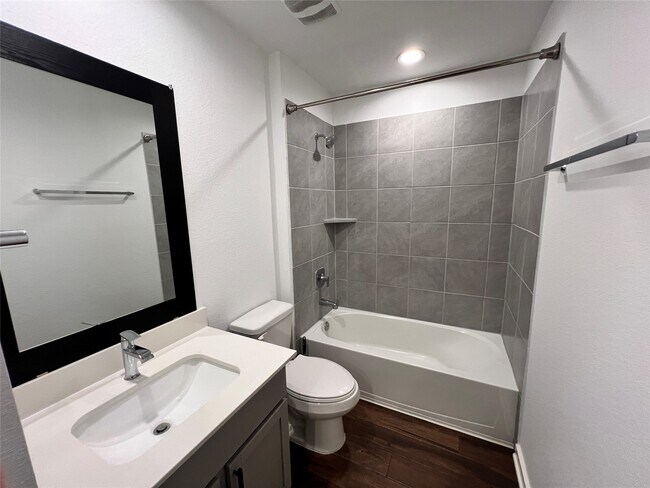 Building Photo - 1607 Barrows Ln