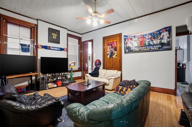 Building Photo - 6 bed/2 bath on Wheeler St., Mins. from UC for Only $650/pp ($3900/mo)!