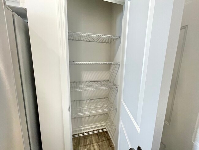 Building Photo - BEAUTIFUL 3 br paired home with attached garage, close to I-77 and I-40