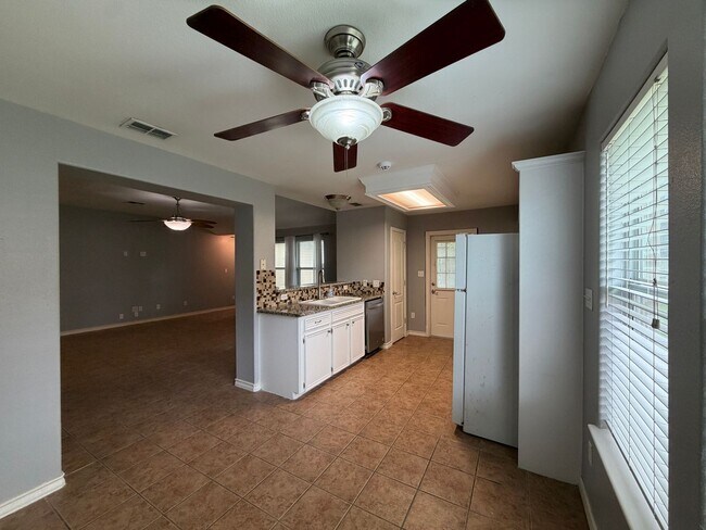 Building Photo - 6629 Kodiak Dr