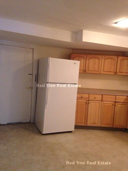 Building Photo - 211 Saint Paul St