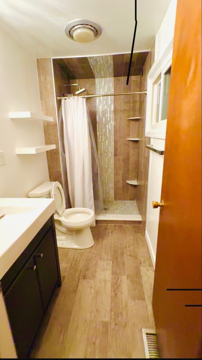 Building Photo - 1232 W Jefferson Ave