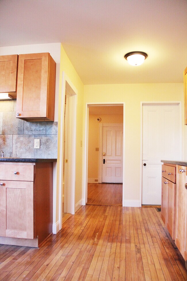 Building Photo - 147 N Union St