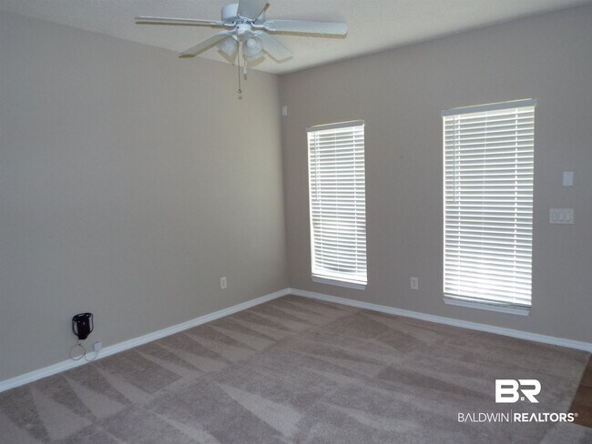 Building Photo - 33064 Stables Dr