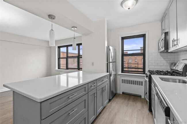 Building Photo - 33 William St