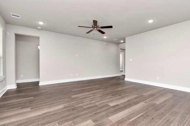 Building Photo - Live Oak