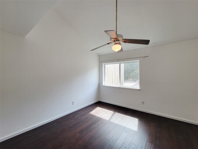 Building Photo - 2243 W Alabama St