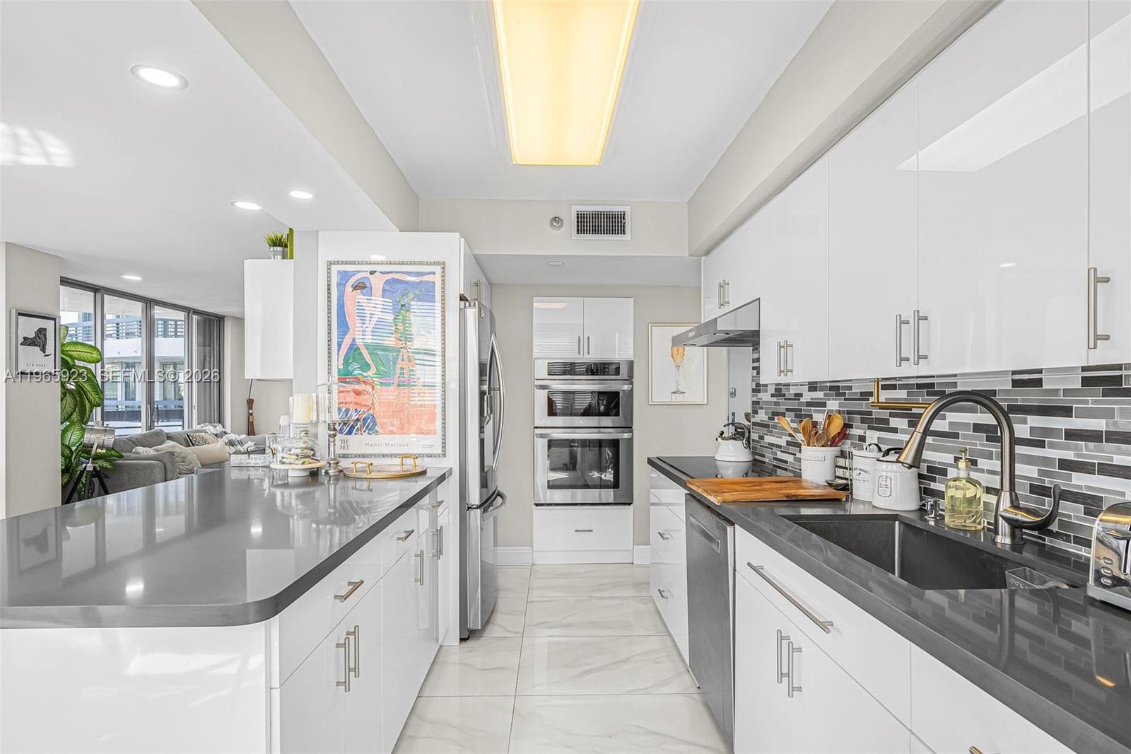 Building Photo - 3500 Mystic Pointe Dr