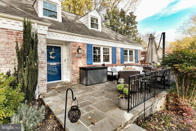 Building Photo - 3061 N Oakland St