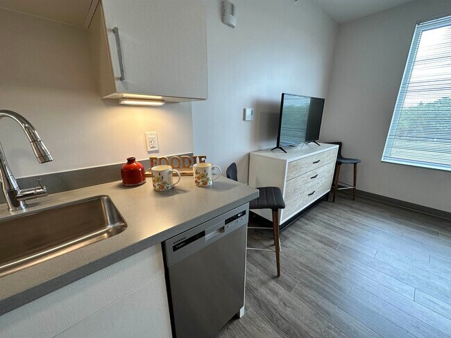 Building Photo - 409 Elm St