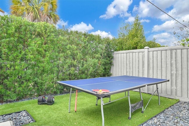 Building Photo - 150 NE 50th St