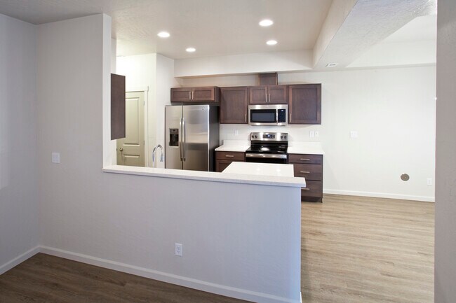 Building Photo - 3027 N Sherwood Dr