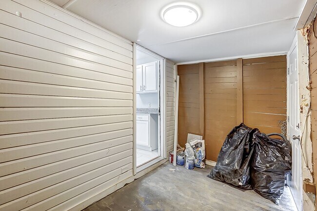 Building Photo - 2 Bed in Dayton- MOVE IN SPECIAL! Second Month Free if Moved in by April 15th!