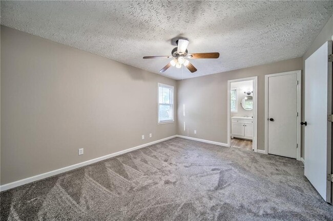 Building Photo - 216 Cedar Valley Ct