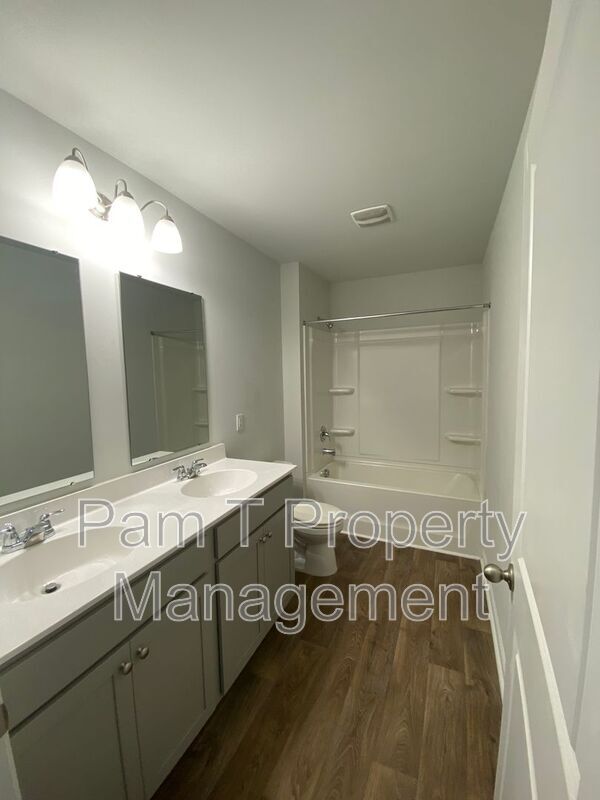 Building Photo - 124 Troupe Dr