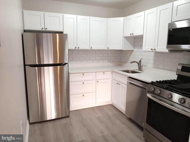 Building Photo - 5250 Valley Forge Dr