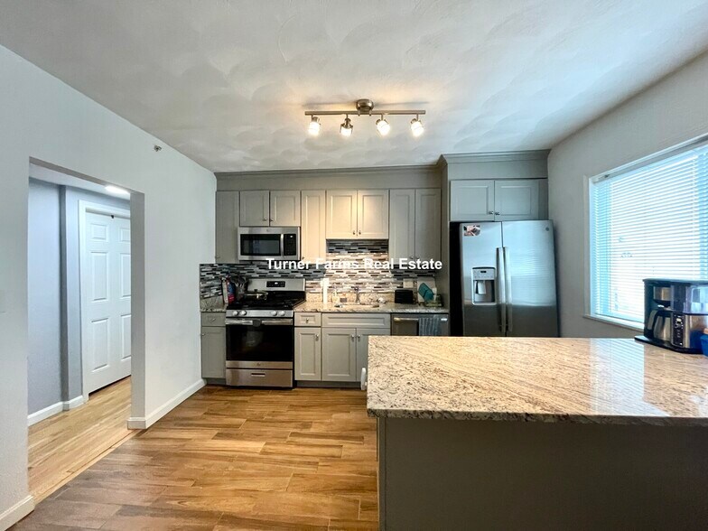 Building Photo - 48 Derby St