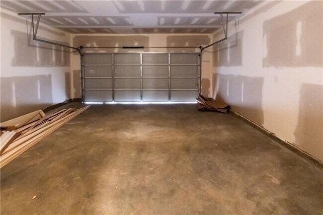 Building Photo - 530 River Run Dr