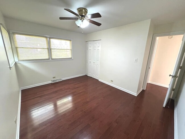 Building Photo - 860 Madelyn Dr