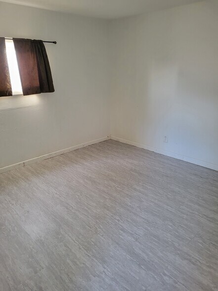 Building Photo - 300 Avenue C1