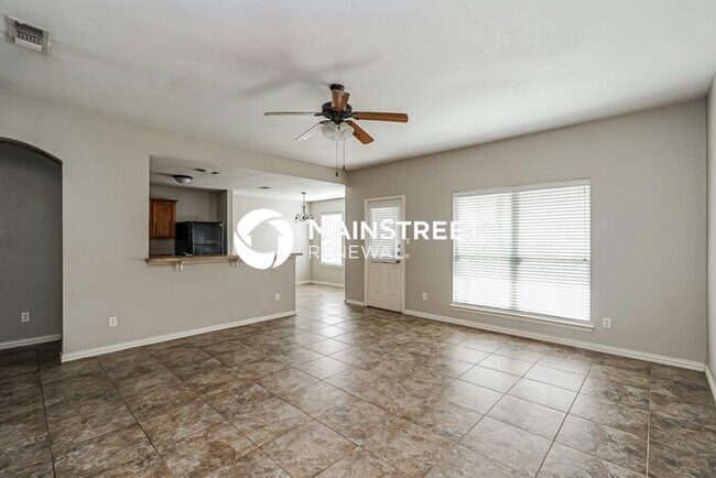 Building Photo - 3 Bedroom Pet-Friendly Home in Crowley, TX with Main Street Renewal