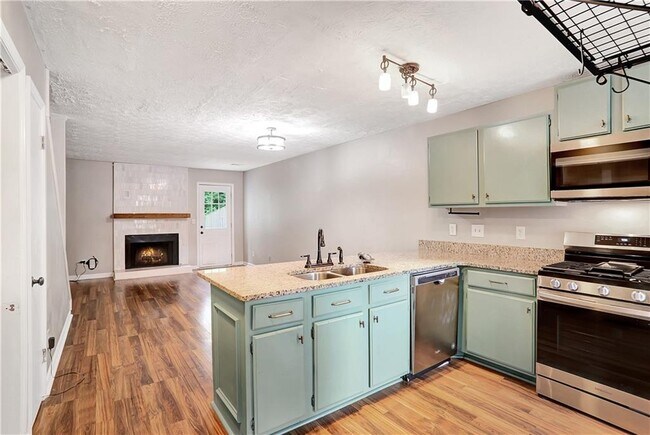 Building Photo - 1579 Springleaf Point SE