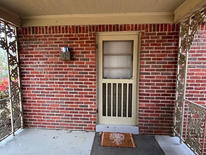 Building Photo - 3659 Highland Park Pl