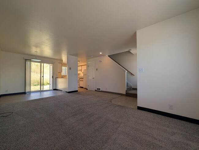 Building Photo - 2-Bedroom, 1-Bath 2-Story Townhouse Apartment Off Bailey Hill!