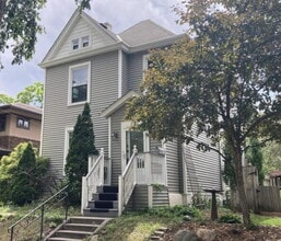 Building Photo - Cute main-level unit in Minneapolis, walking distance to local shops