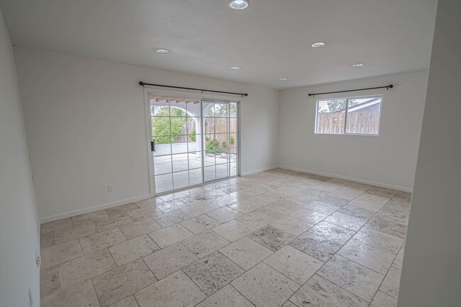Building Photo - Upgraded 3 Bedroom Rental Home in Canyon C...