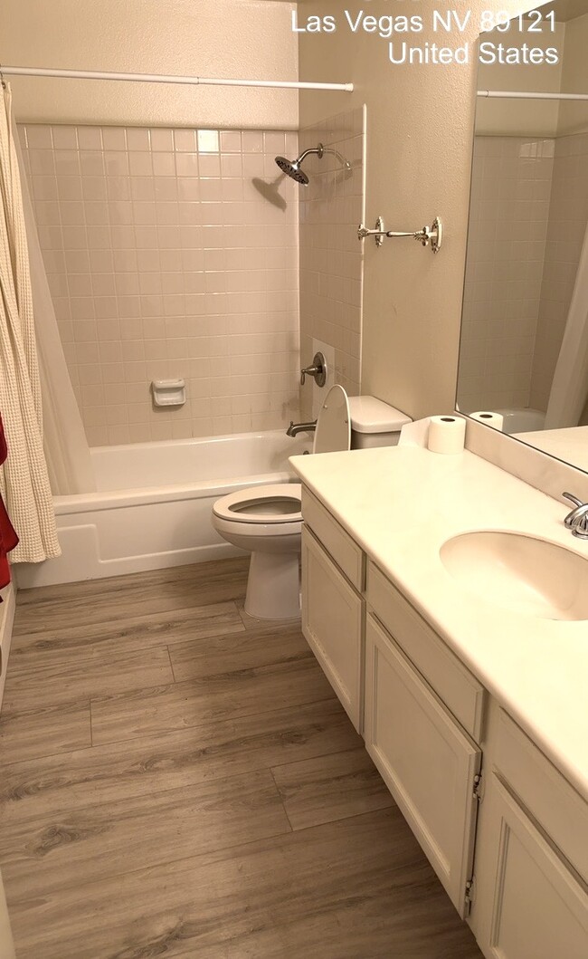 Hall bath - 3168 Sonata Dr