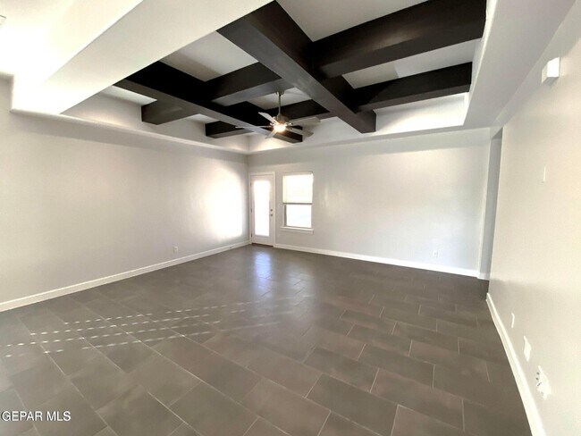 Building Photo - 14529 Petralia Ave